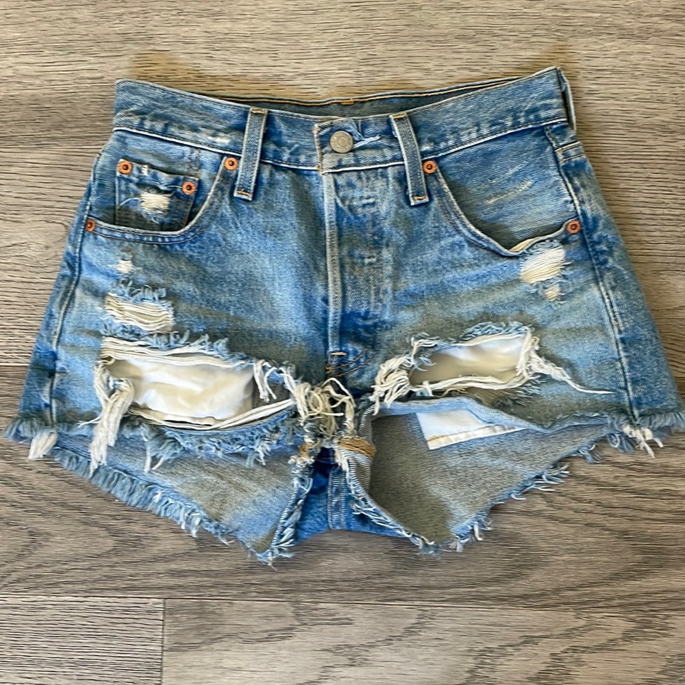 Levi’s high waisted 501 cutoffs - size 23